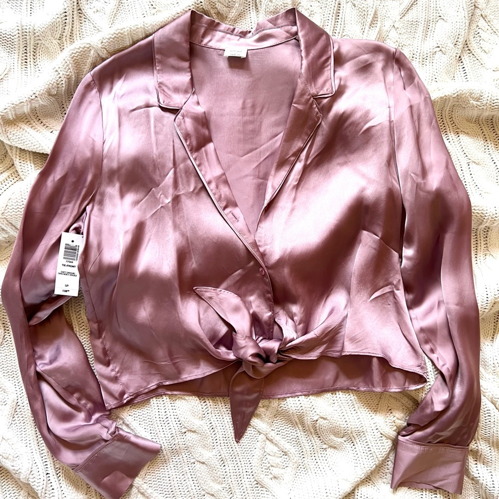 Aritzia satin top size small.